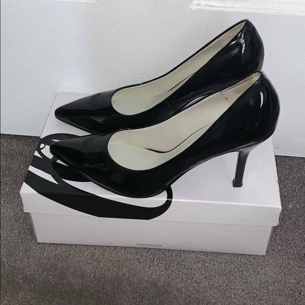 Black Pumps